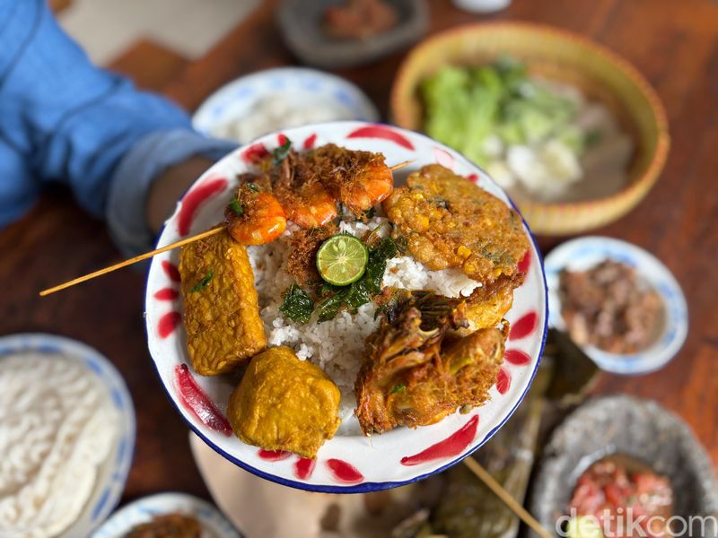 Kalap! Makan Nasi Rames Puluhan Lauk di Warung Sunda Prasmanan