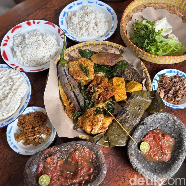 Kalap! Makan Nasi Rames Puluhan Lauk di Warung Sunda Prasmanan