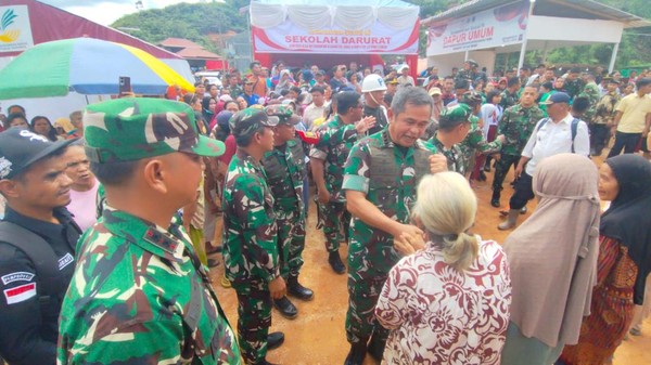 KSAD Tinjau Sekolah Terdampak Bencana dan Posko Pengungsi di Tapteng