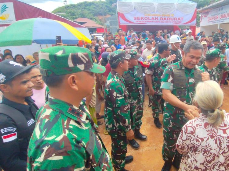KSAD Tinjau Sekolah Terdampak Bencana dan Posko Pengungsi di Tapteng