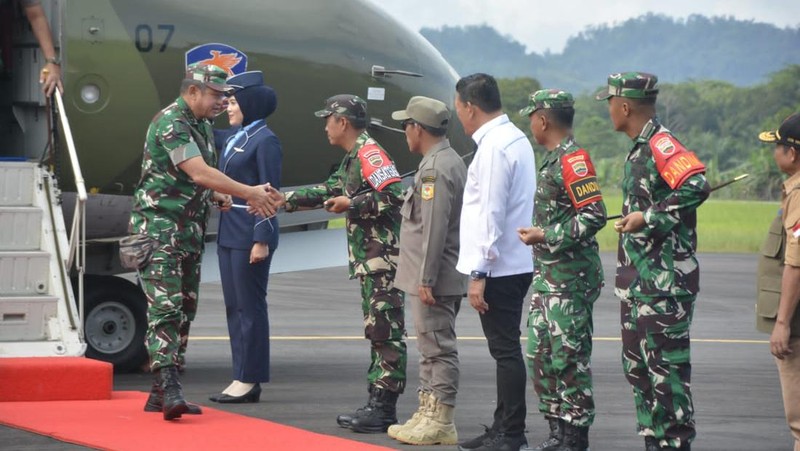 Kasad Jenderal Maruli Simanjuntak meninjau wilayah terdampak bencana di Tapteng