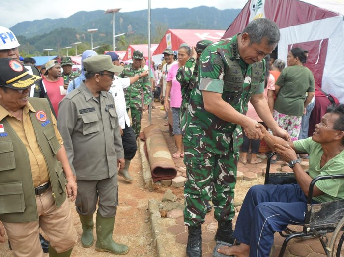 Kasad Jenderal Maruli Simanjuntak meninjau wilayah terdampak bencana di Tapteng