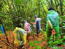 Kagetnya Rohman dan Ikoh Temukan Mayat Tanpa Kepala di Sukabumi