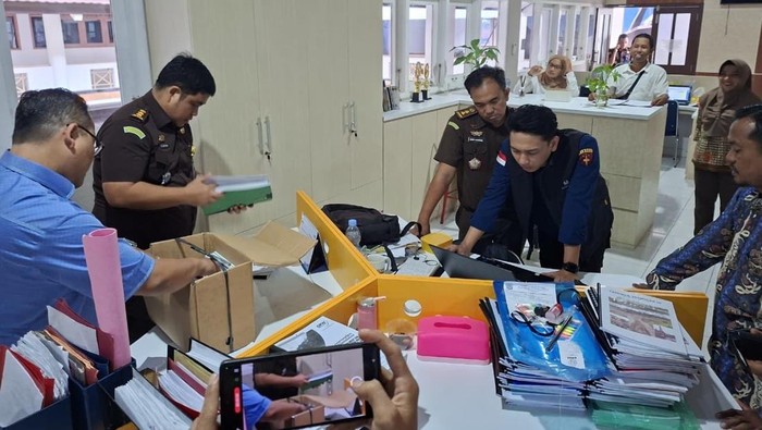 Kejati Geledah Kantor ESDM Bengkulu Terkait Kasus Tambang