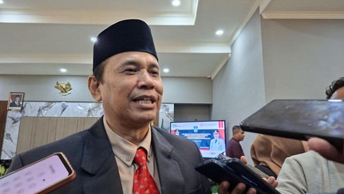 Kepala Dinas Kominfotik NTB, Ahsanul Khalik, saat ditemui jurnalis di Pendopo Gubernur NTB, Jumat (9/1/2026). (Ahmad Viqi/detikBali)