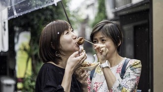 Kenapa Saat Musim Hujan Jadi Cepat Lapar? Ini Penjelasan Ilmiahnya