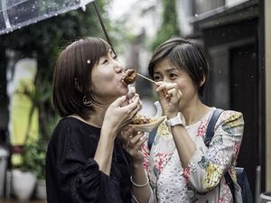 Kenapa Saat Musim Hujan Jadi Cepat Lapar? Ini Penjelasan Ilmiahnya