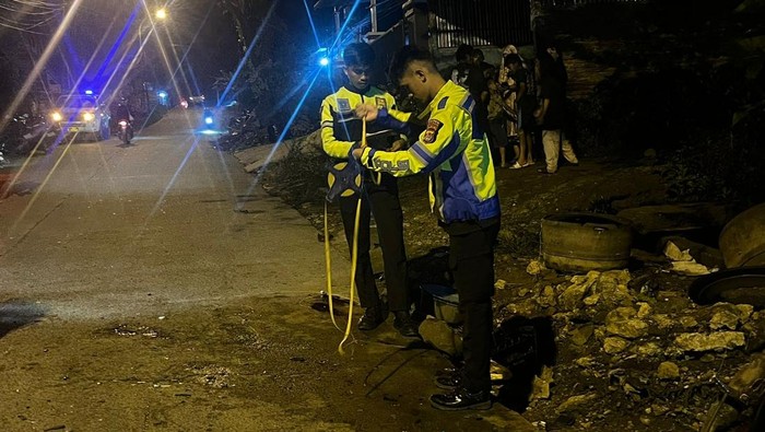 Kecelakaan maut di Jalan Husni Thamrin, Mamuju, melibatkan tiga sepeda motor. Dua orang tewas dan tiga lainnya luka-luka.