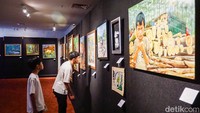 Di lantai 4 Perpusnas Jakarta Pusat, pengunjung disuguhi pameran lukisan bertema bumi dan keberlanjutan. Pameran bertajuk “Bumi, Rumah Bersama untuk Kesejahteraan Bersama” ini digelar pada 4-9 Januari 2026. Sejumlah seniman menampilkan karya yang merefleksikan hubungan manusia dengan alam di tengah ancaman kerusakan lingkungan.
