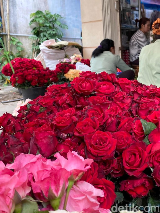 Pasokan Mawar di Kota Batu Merosot Tajam hingga 80 Persen