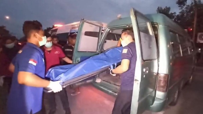 Pasutri di Ngawi jadi korban tabrakan truk tangki yang teroboso traffic light