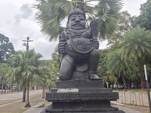 Bukan Hiasan Biasa, Patung di Gapura Rumah Bali Punya Tugas Spiritual