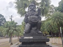 Mengapa Ada Patung Dwarapala Pemakan Manusia di Pintu Utara GBK?