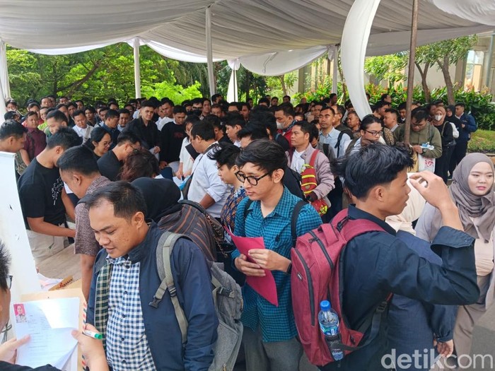 Membludak! Pelamar Serbu Lowongan Trans Luxury Hotel, Sampai Putari Transpark