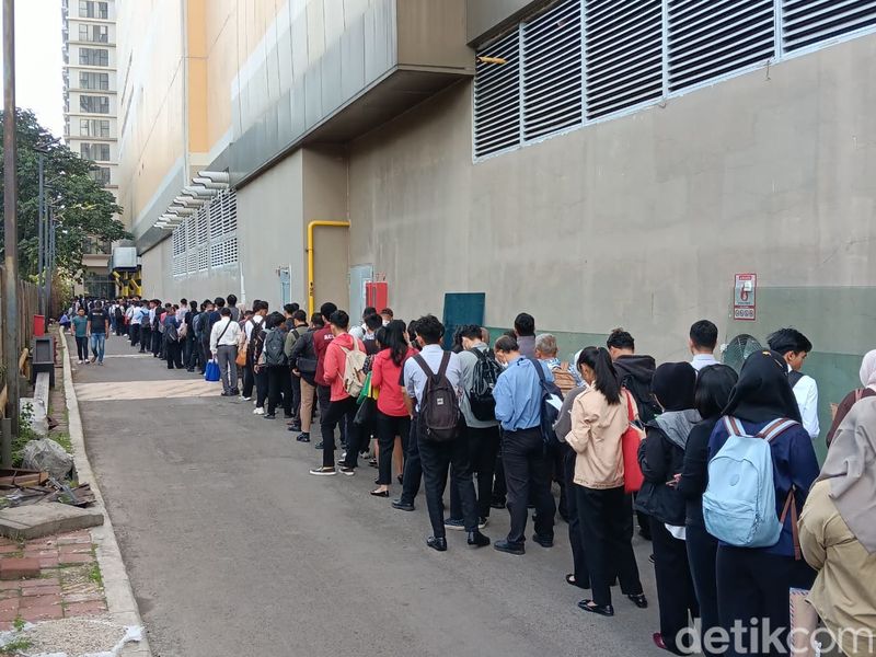 Pelamar Serbu Grand Recruitment Trans Luxury Hotel Pelamar Serbu Grand Recruitment Trans Luxury Hotel