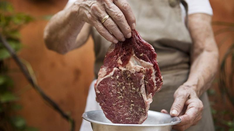 Penelitian Ini Ungkap Konsumsi Daging Dukung Umur Panjang sampai 100 Tahun!