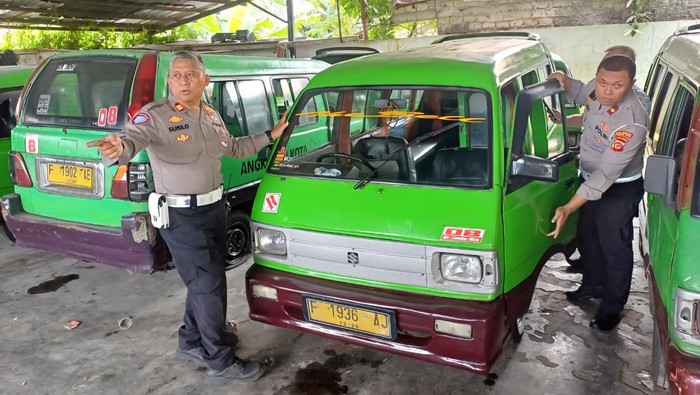 Ngeri Angkot Bogor Ugal-ugalan Tabrak Ojol Malah Gaspol Lagi