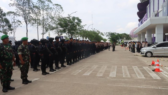 Polisi-TNI Amankan Laga Persita Tangerang Vs Borneo FC di Tangerang