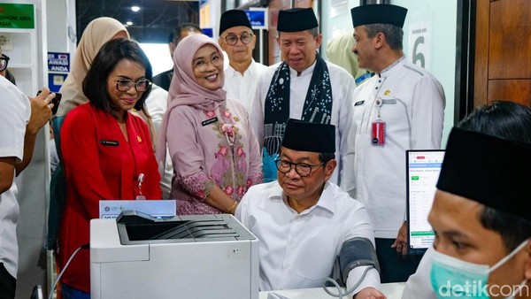 Pramono Cek Layanan di Puskesmas Kebayoran Lama