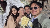 Ranggaz Laksmana dan Anggie Prijanto menggelar pernikahan pada Kamis (8/1/2026) waktu Marrakesh. Congratssss guys, tulis Mahalini Raharja sambil mengunggah foto bersama pengantin. Foto: Instagram @mahaliniraharja