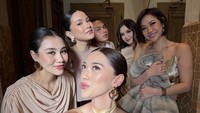 Cute! Keanu Agl selfie bareng Aaliyah Massaid, Alyssa Daguise, Mahalini, BCL, dan Dindra Nashriyah Putri. Foto: Instagram @keanuagl
