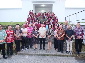 Sambangi Sekolah Rakyat Minahasa, Wamendagri Ajak Siswa Semangat Belajar