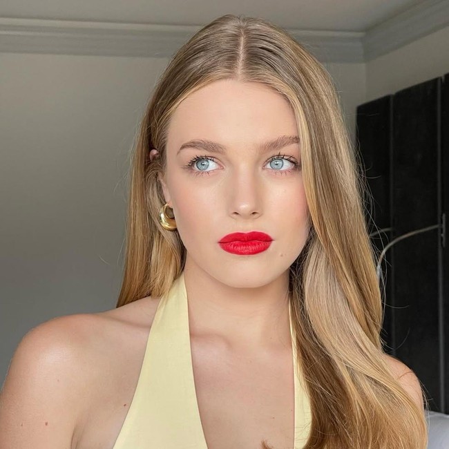 7 Potret Teagan Croft, Pemeran Rapunzel di Live-action Tangled