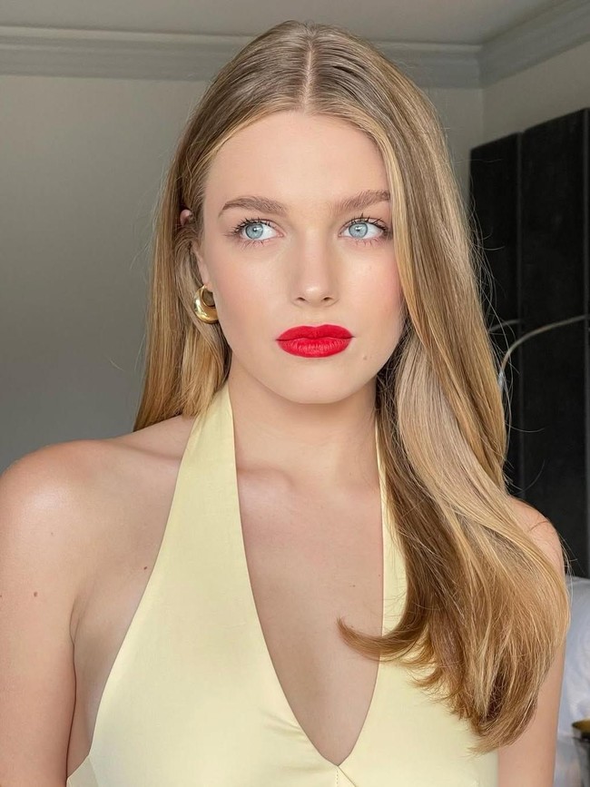 7 Potret Teagan Croft, Pemeran Rapunzel di Live-action Tangled