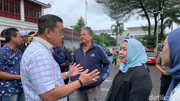 Temas Wati, pemilik tanah Goa Jepang saat bertemu Kadisbud Palembang.