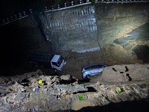 2 Mobil Terperosok ke Jurang 20 Meter Imbas Longsor di Colo Kudus