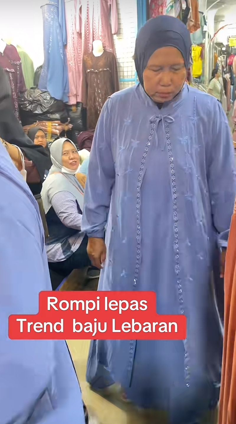 Tren baju Lebaran, rompi lepas pasang mendadak viral dan bikin heboh di media sosial. Tren baju Lebaran, rompi lepas pasang mendadak viral dan bikin heboh di media sosial.
