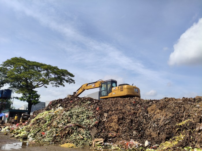 Tumpukan sampah di Pasar Kramat Jati (Kurniawan/detikcom)