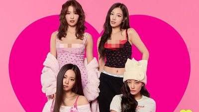 7 Gaya TWICE Jadi Model Victorias Secret Usai Viral Istilah Tzuyu Bra