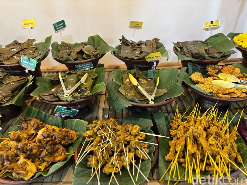 Menu-menu  makanan di Uih Ka Imah,  Warung Sunda di Jakbar.