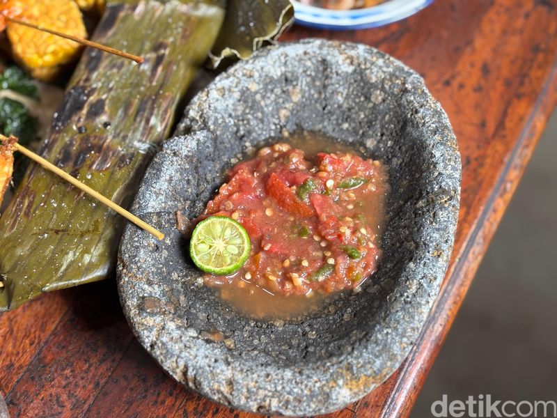 Menu-menu  makanan di Uih Ka Imah,  Warung Sunda di Jakbar.