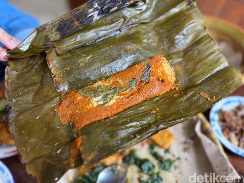 Menu-menu  makanan di Uih Ka Imah,  Warung Sunda di Jakbar.