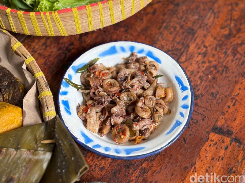 Menu-menu  makanan di Uih Ka Imah,  Warung Sunda di Jakbar.