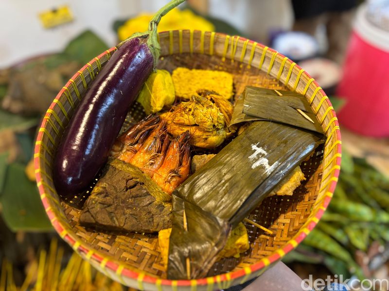 Menu-menu  makanan di Uih Ka Imah,  Warung Sunda di Jakbar.