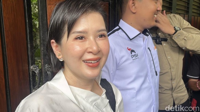 Wakil Ketua Dewan Pembina PSI, Grace Natalie di kediaman Jokowi, Solo, Jumat (9/1/2026).