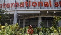 Namun, dengan semangat kebersamaan dan ketekunan, warga memilih bangkit dengan mengolah lahan yang ada menjadi ruang produktif.