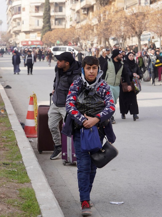 Warga Sipil Mengungsi Saat Bentrokan Kembali Pecah di Aleppo