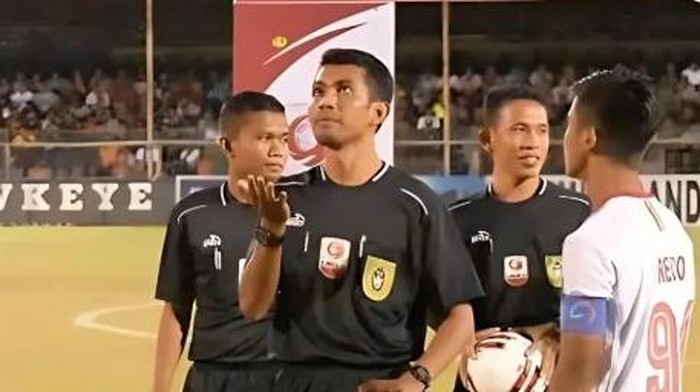 Wasit Erfan Efendi akan memimpin laga PSM Makassar Vs Bali United di Stadion Gelora BJ Habibie.