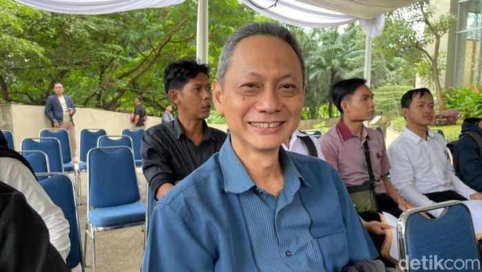 Usia Bukan Penghalang, Pria 51 Tahun Ini Yakin Bisa Kerja di Hotel Kelas Dunia