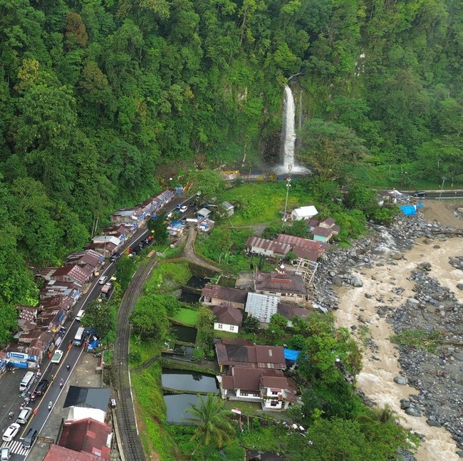 Antrean Panjang Terjadi di Jalur Lembah Anai Pascabencana