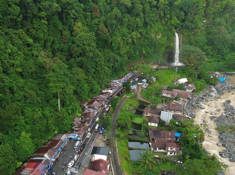 Antrean Panjang Terjadi di Jalur Lembah Anai Pascabencana
