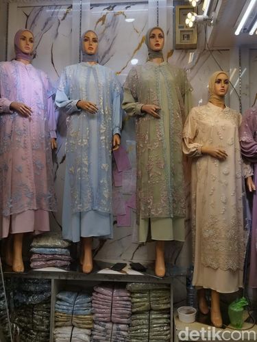 Baju Lebaran Rompi Lepas Pasang di Pasar Tanah Abang