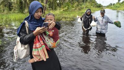 Banjir Luapan Sungai Putus Akses Jalan Darat di Tanjung Jabung Timur