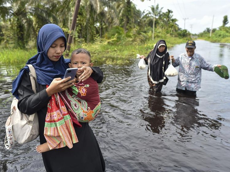 Banjir Luapan Sungai Putus Akses Jalan Darat di Tanjung Jabung Timur
