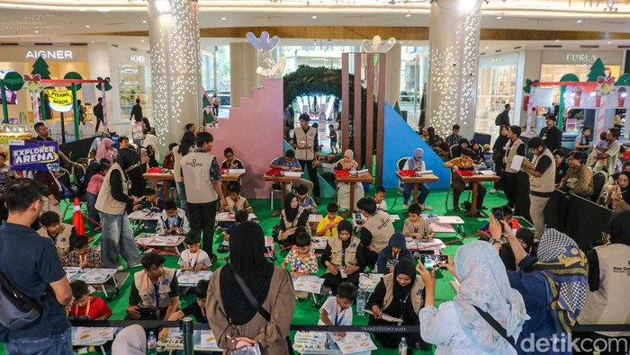 Bionix Robotic menggelar kompetisi building speed robotik berbasis STEAM di Trans Studio Mall Cibubur, Depok, Sabtu (10/1/2026). Kegiatan ini diikuti puluhan anak dari berbagai usia yang ditantang merakit robot dalam waktu tercepat dengan mengedepankan kreativitas dan ketepatan mekanik.