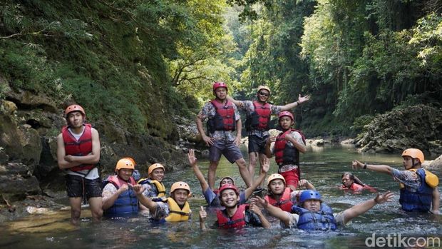Bodyrafting di Green Canyon Kertayasa, Kecamatan Cijulang, Kabupaten Pangandaran